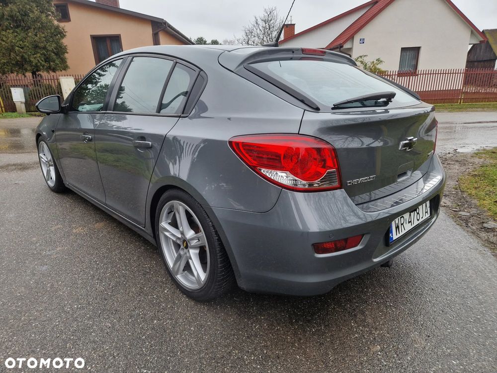 Chevrolet Cruze 1.6 LS+ - 14