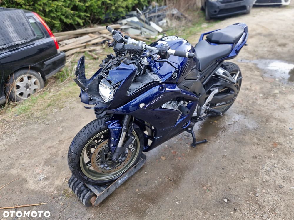 Yamaha FZ - 2