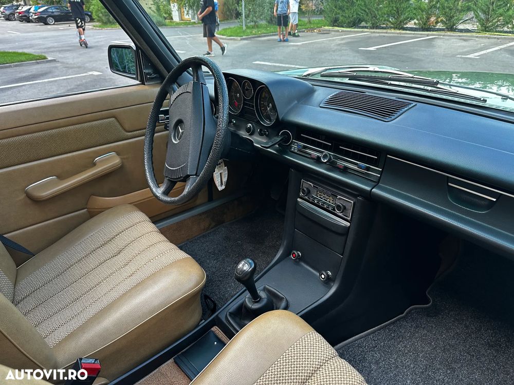 Mercedes-Benz W115 - 4