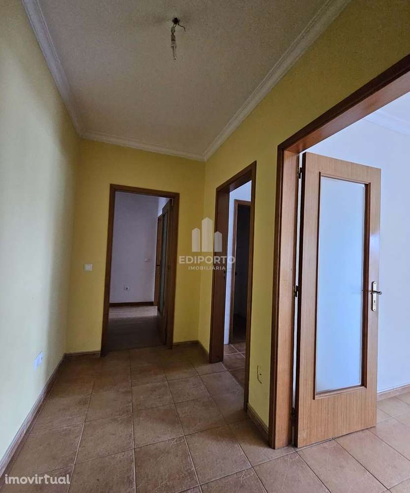 Venda de Apartamento T3 com  Varanda, arrumos com mais de 20 m2 e luga - Grande imagem: 3/13