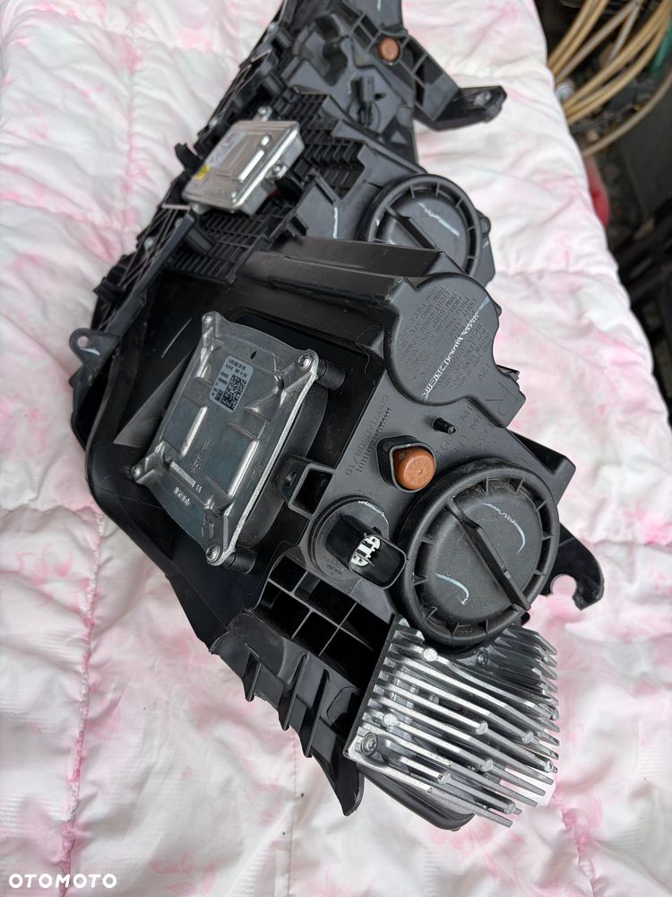 Lampa prawa Chrysler Pacyfica Limited xenon uszkodzona - 4