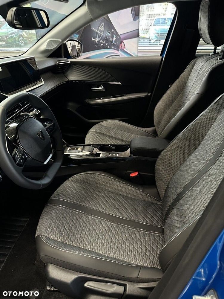 Peugeot 208 - 12