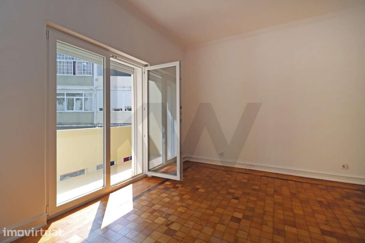 Exclusivo apartamento T4 renovado, em zona Central da Parede para Arre - Grande imagem: 5/30
