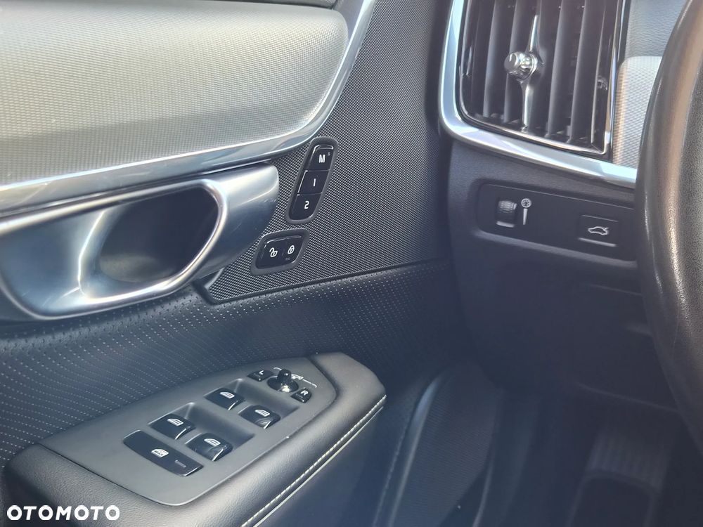 Volvo V90 B4 D Plus Dark - 22
