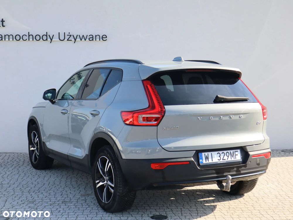 Volvo XC 40 B4 Plus Dark - 4