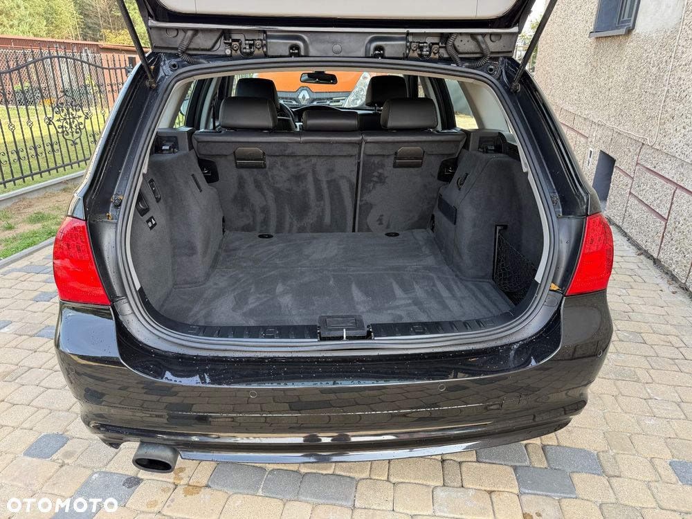 BMW Seria 3 320i Touring Edition Exclusive - 24