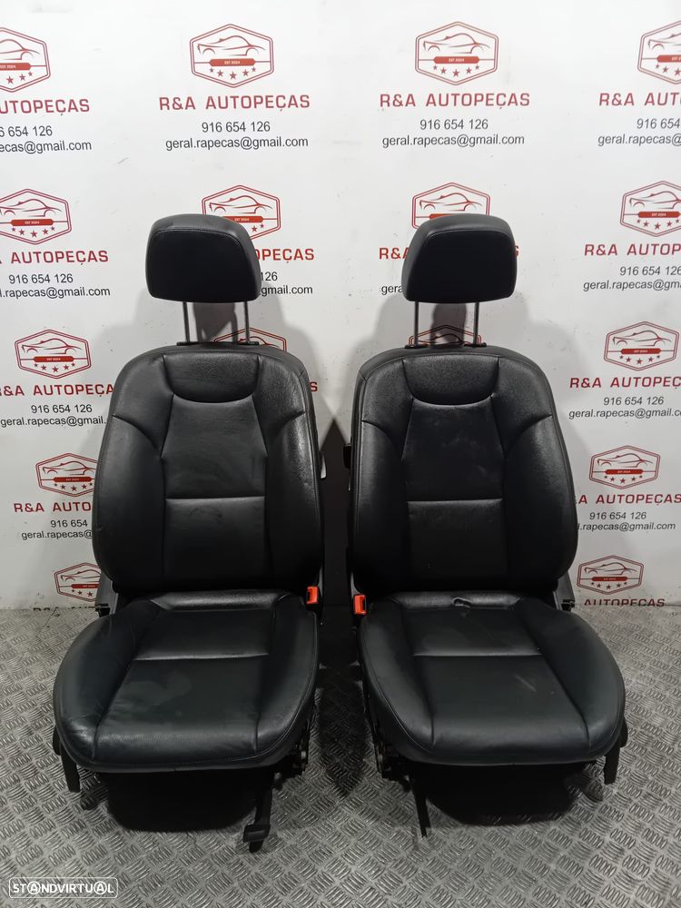 Bancos Frente Frontal Mercedes Class C W204 Imaculados em Pele Original - 11