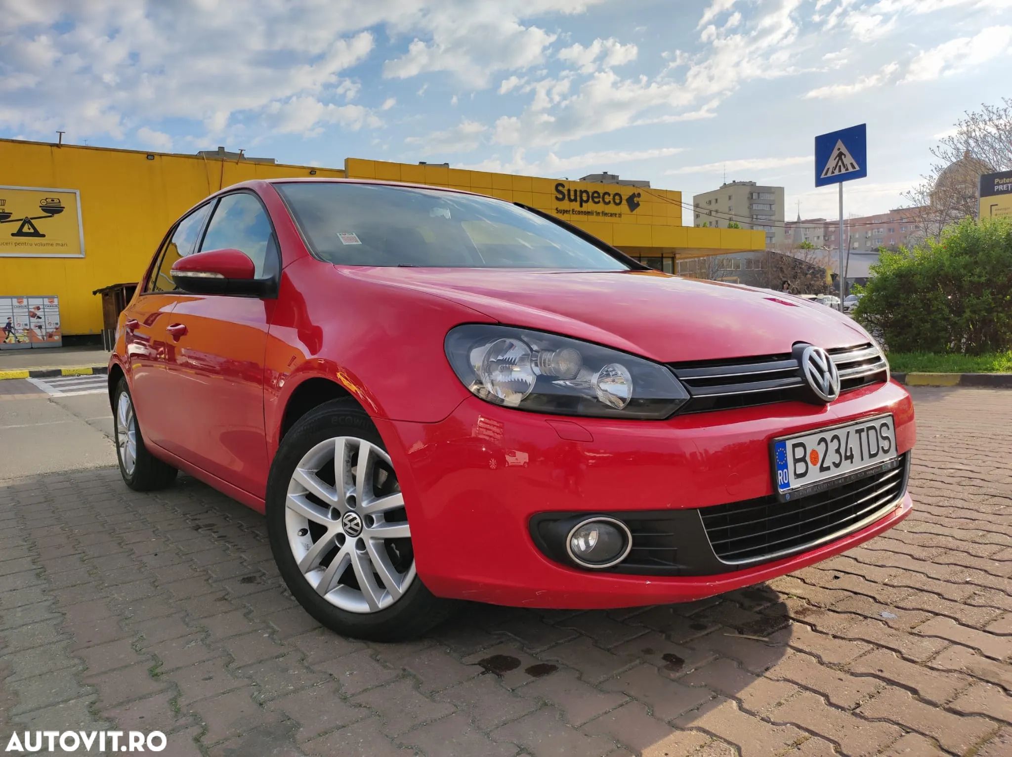 Volkswagen Golf 1.6 TDI DPF Highline - 1