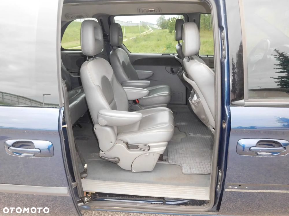 Chrysler Voyager 3.3 LX - 8
