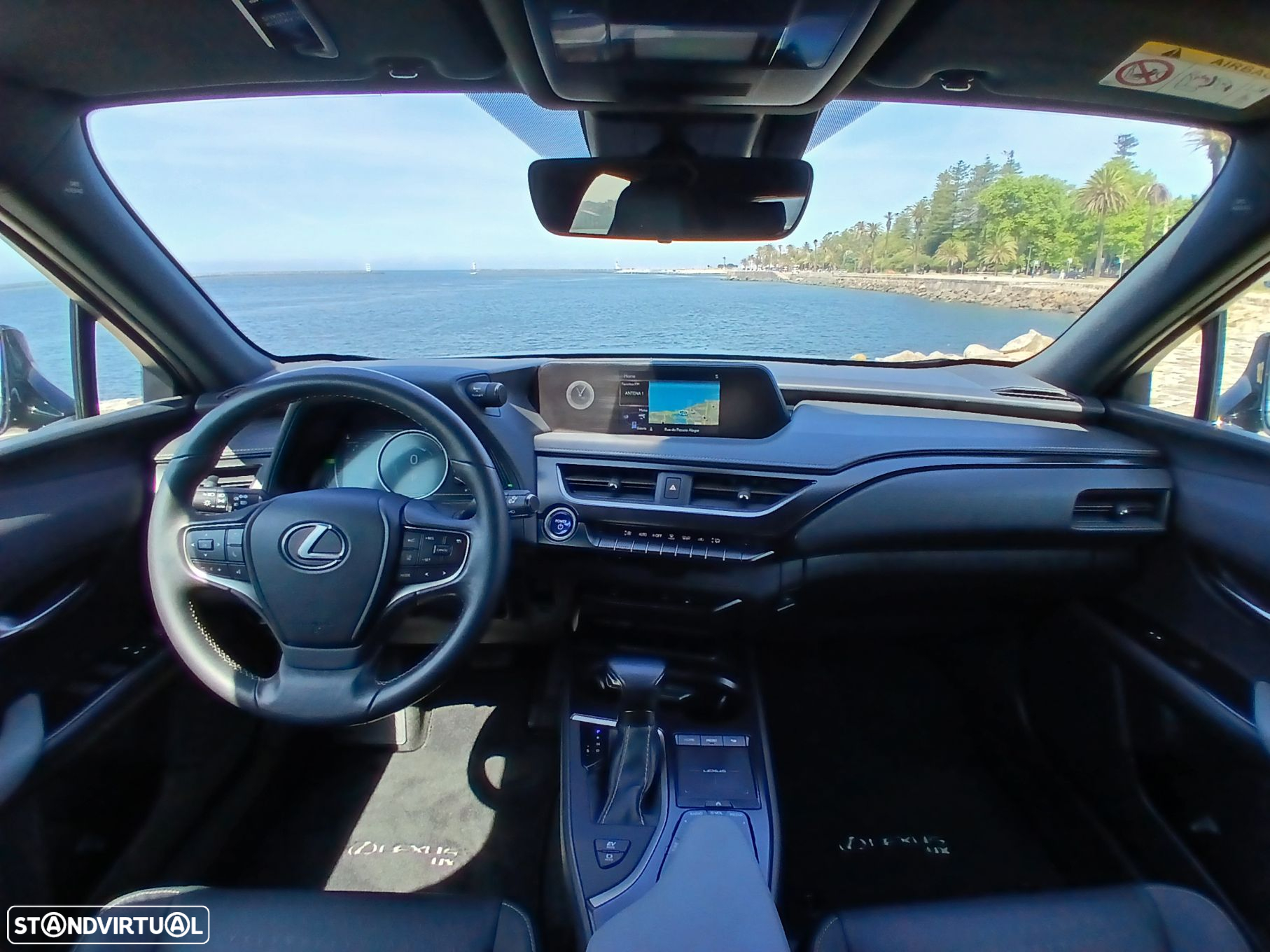 Lexus UX 250h - 13