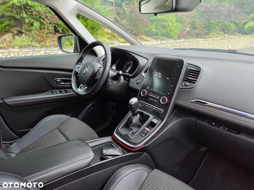 Renault Grand Scenic - 17