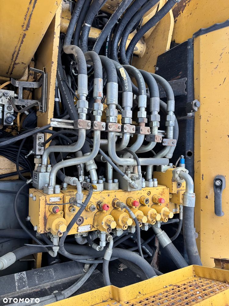 Caterpillar 318C - 15