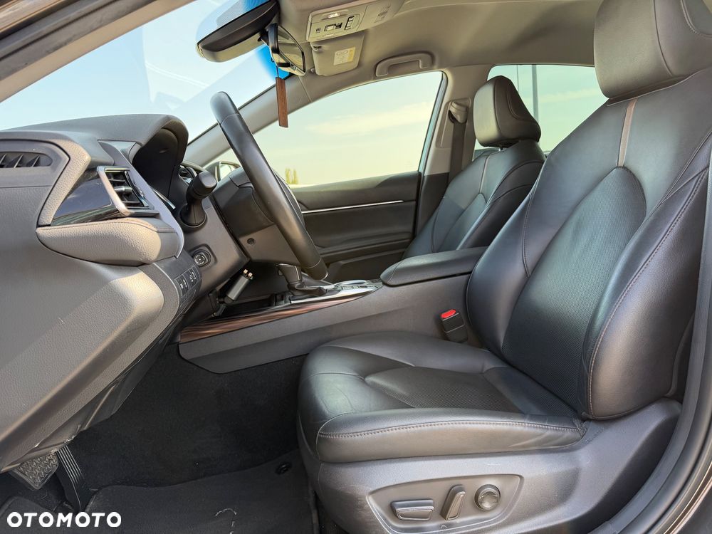 Toyota Camry 2.5 Hybrid Executive CVT - 13