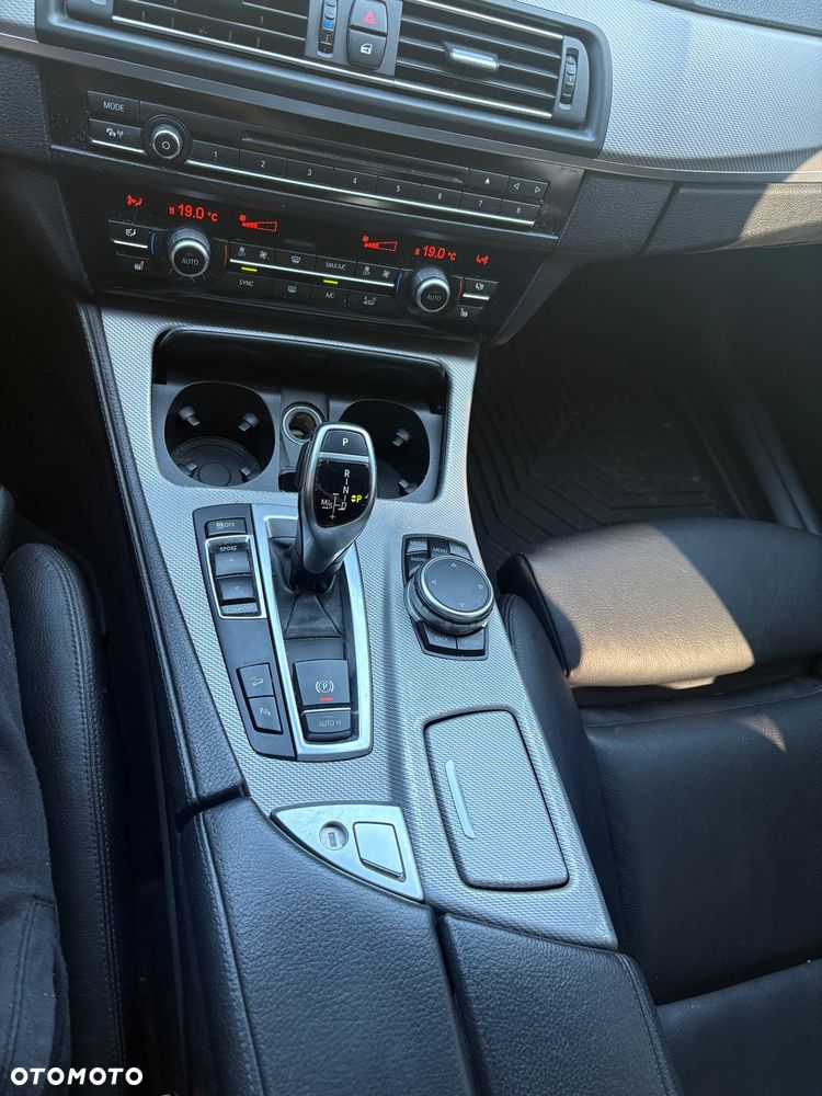 BMW Seria 5 530d xDrive - 24