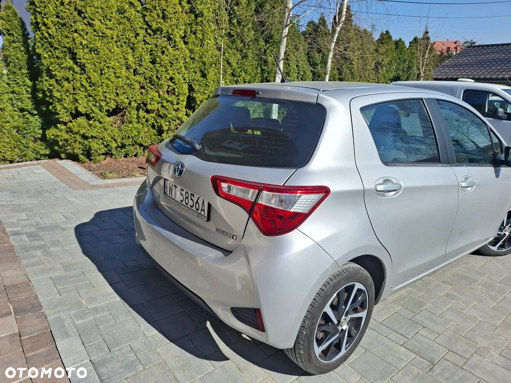 Toyota Yaris Hybrid 100 Premium - 5