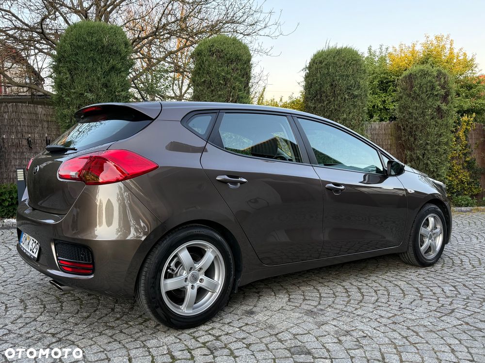 Kia Ceed 1.4 CVVT Dream Team Edition - 6