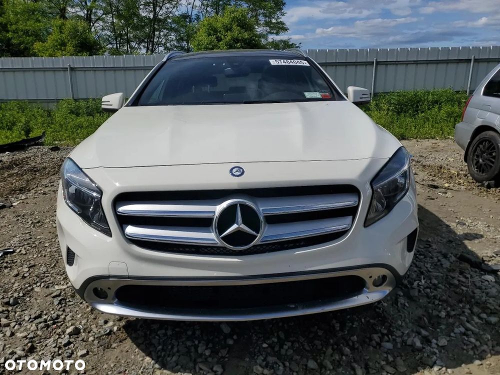 Mercedes-Benz GLA - 5