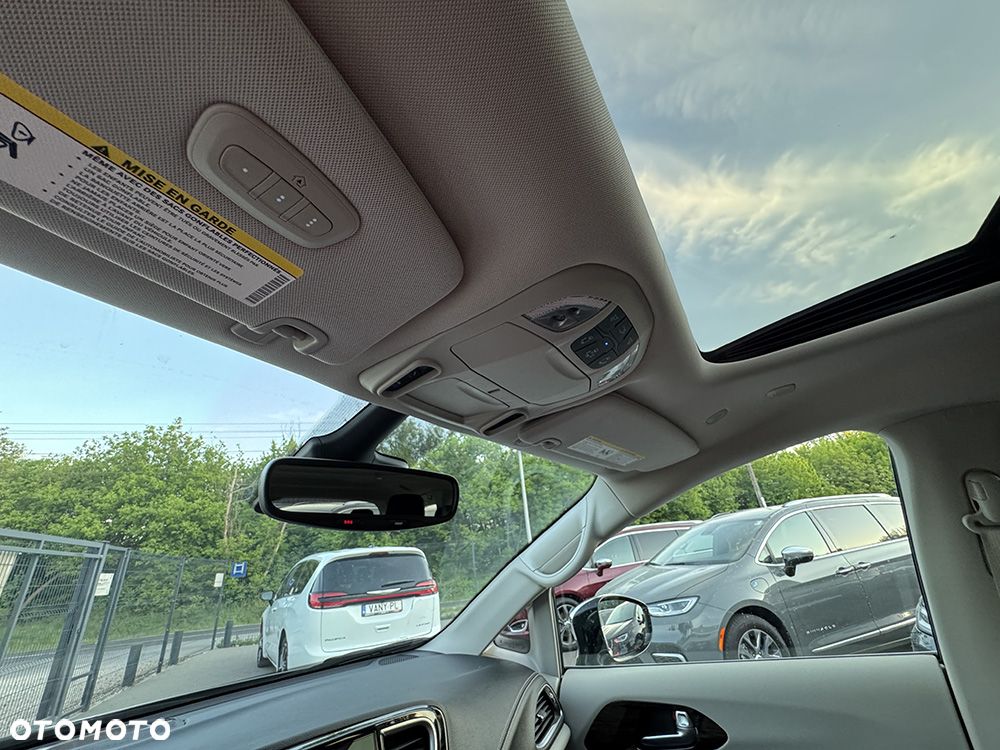 Chrysler Pacifica - 33