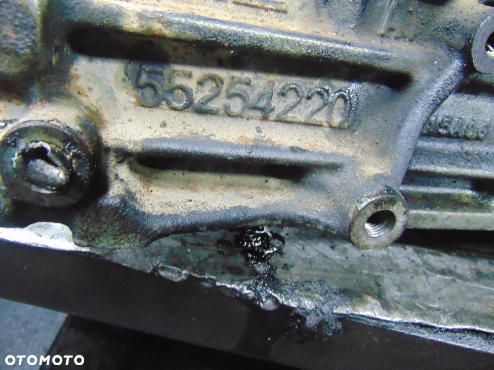 Blok silnika Opel Combo D 1,6 CDTI - 2