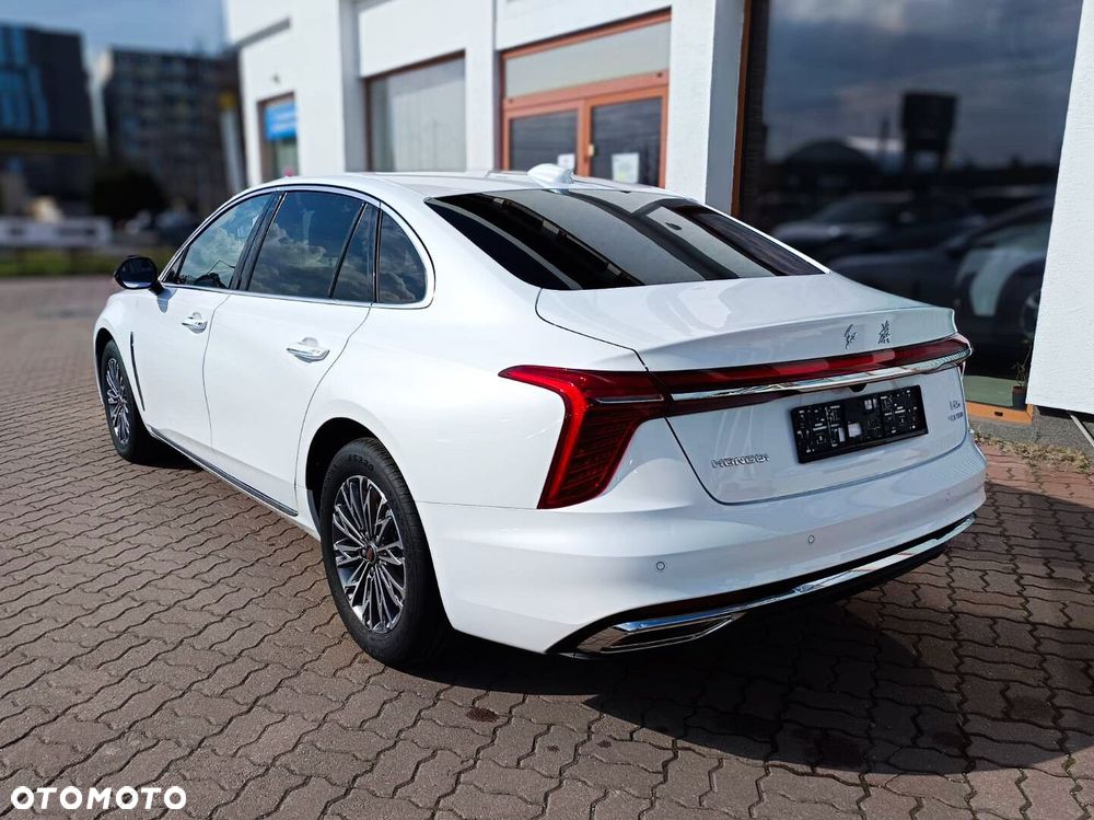 Hongqi H5 - 5