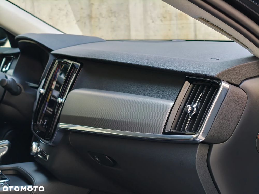 Volvo S90 D4 Momentum Pro - 25