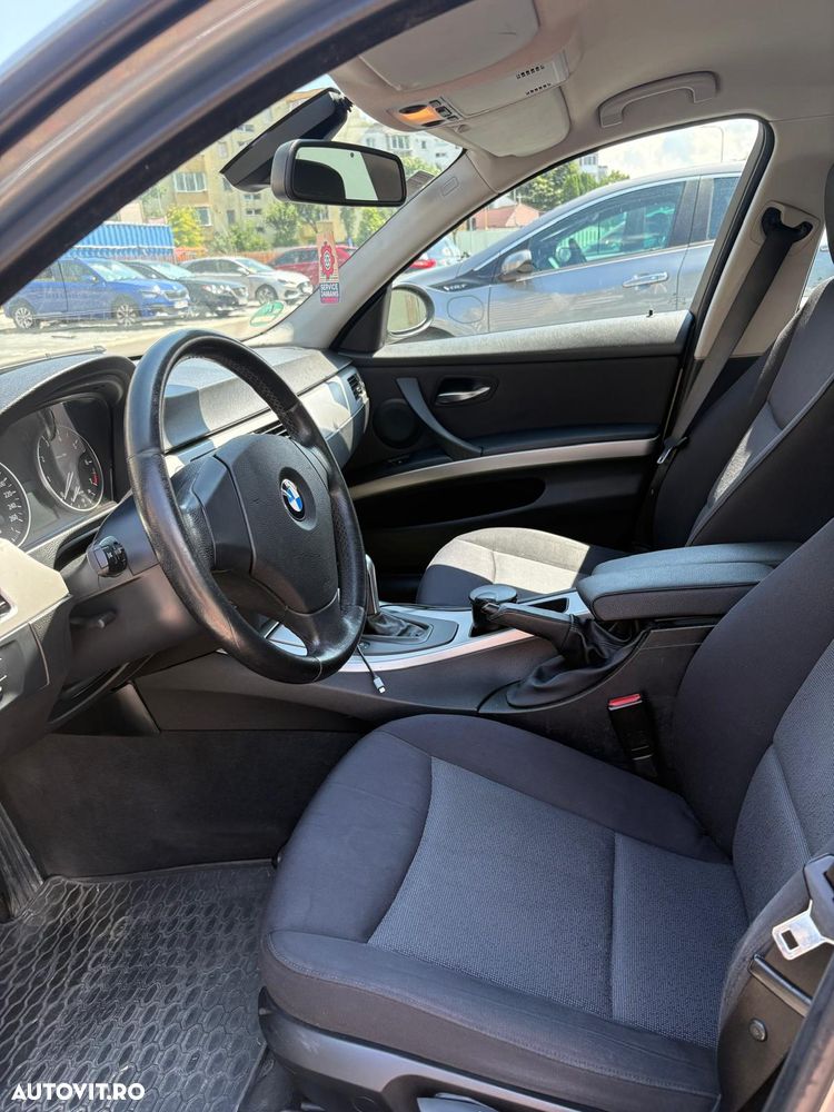 BMW Seria 3 320i Aut. - 7