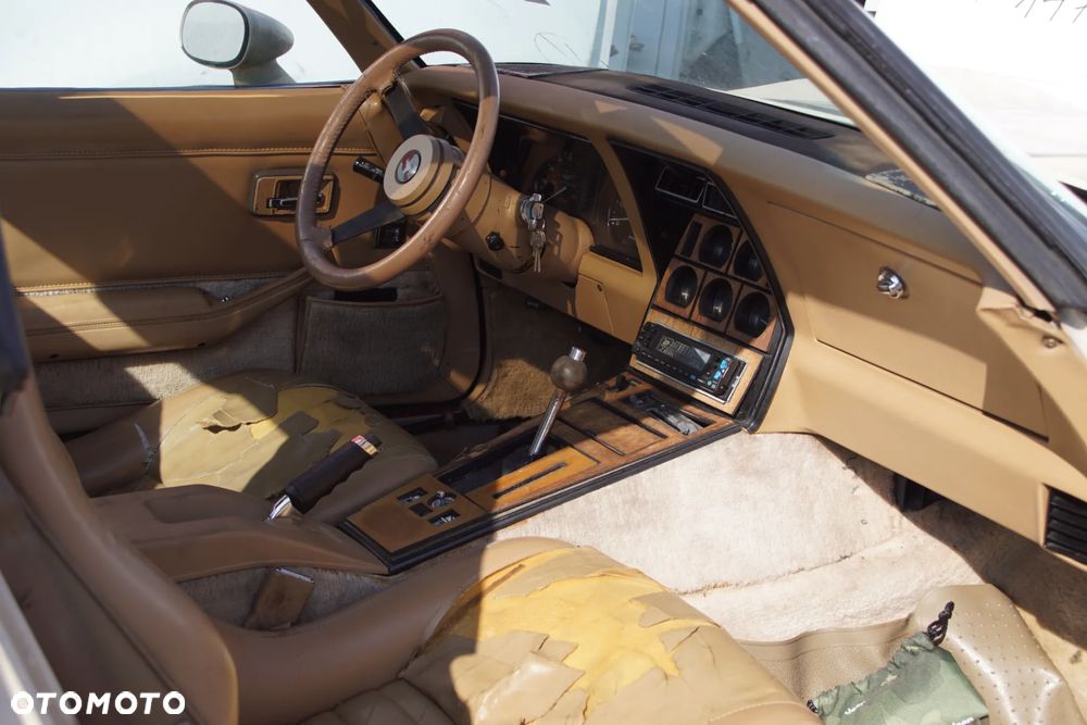 Chevrolet Corvette - 10