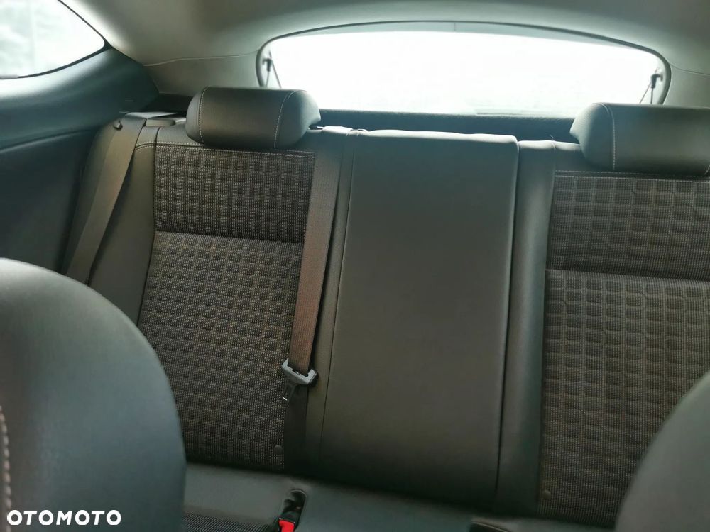 Opel Astra 1.6 Turbo Edition - 2