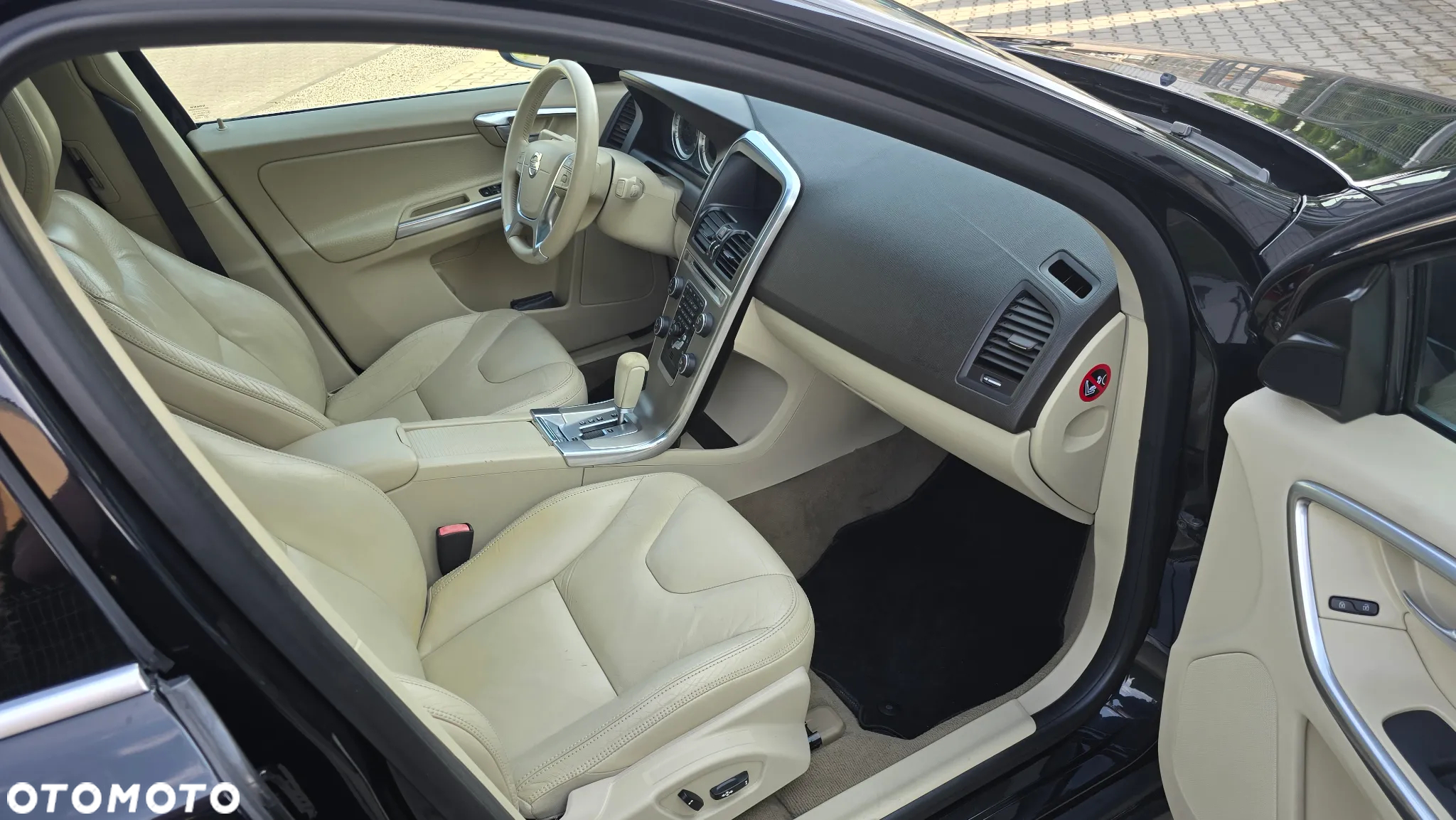 Volvo XC 60 3.2 AWD Momentum - 11