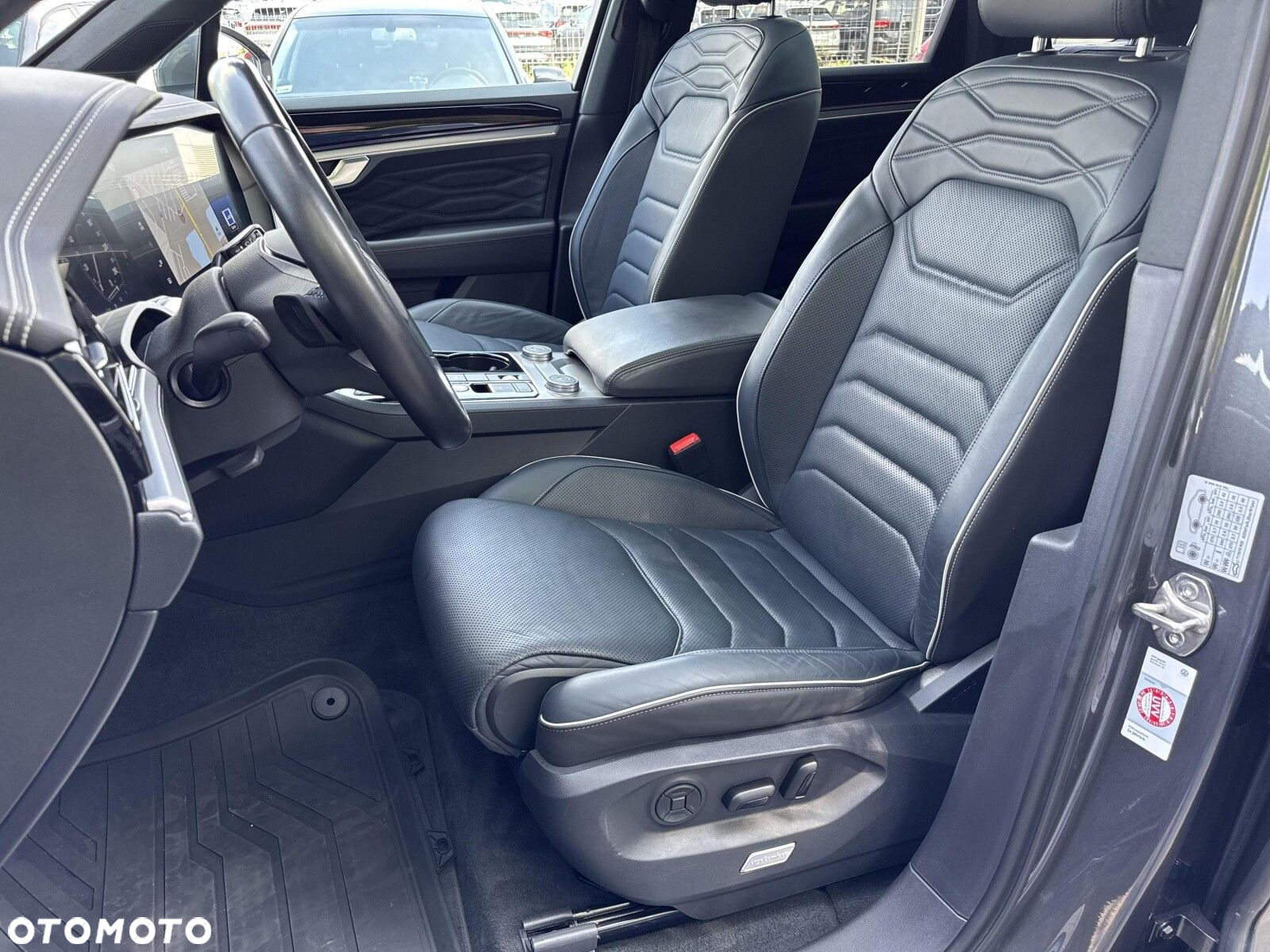 Volkswagen Touareg - 11