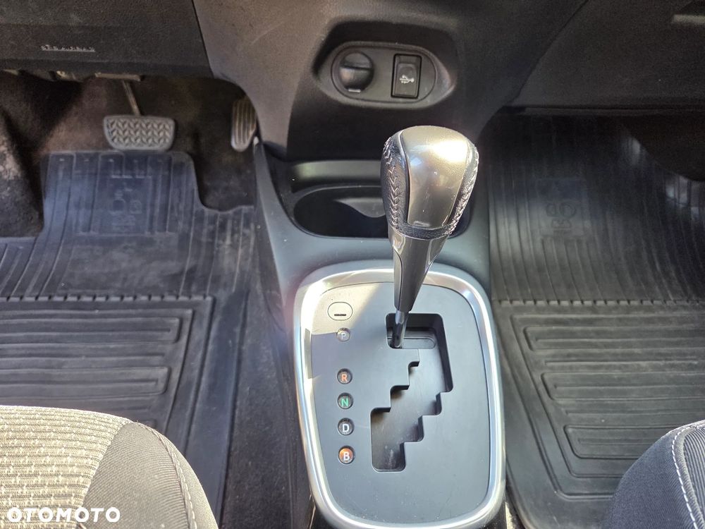 Toyota Yaris Hybrid 100 Premium EU6 - 22