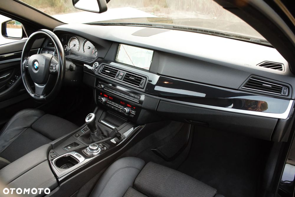 BMW Seria 5 528i Touring - 21