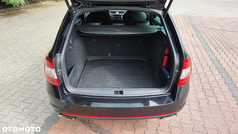 Skoda Octavia 2.0 TDI DSG RS - 8