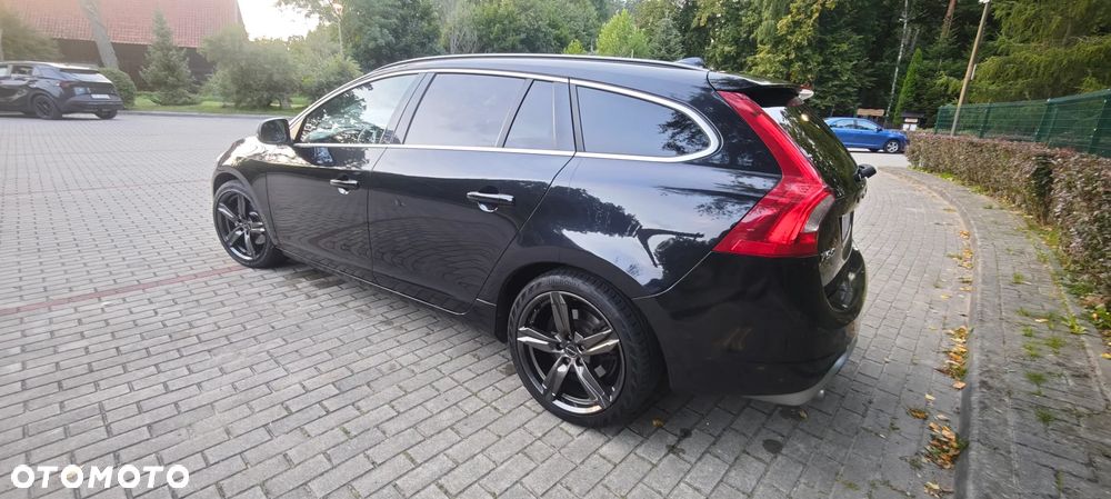 Volvo V60 D3 R-Design - 3