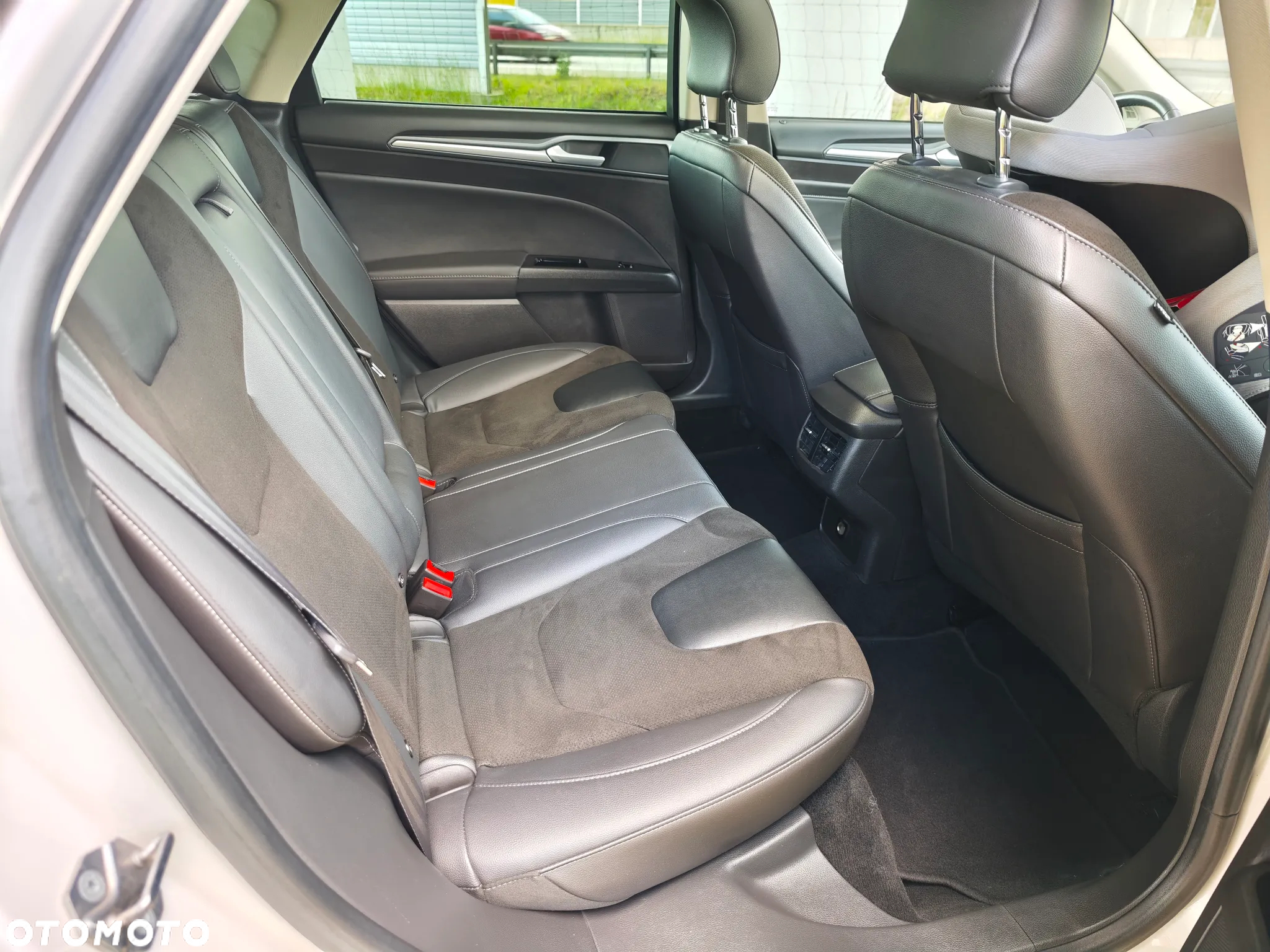 Ford Mondeo 2.0 TDCi Start-Stopp Titanium - 17