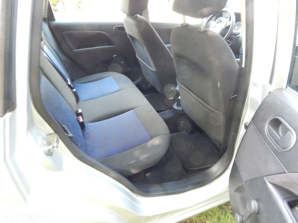 Ford Fiesta 1.3 Trend - 13