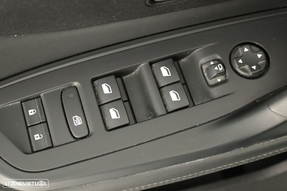 Peugeot 308 1.2 PureTech Allure Pack EAT8 - 19