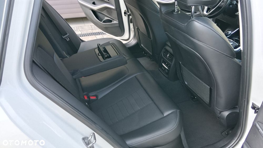 BMW Seria 3 320d Sport Line - 19