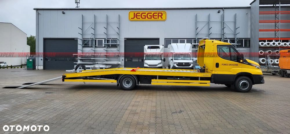 Iveco Daily 70C18H A8 Laweta z zapadniami - 16