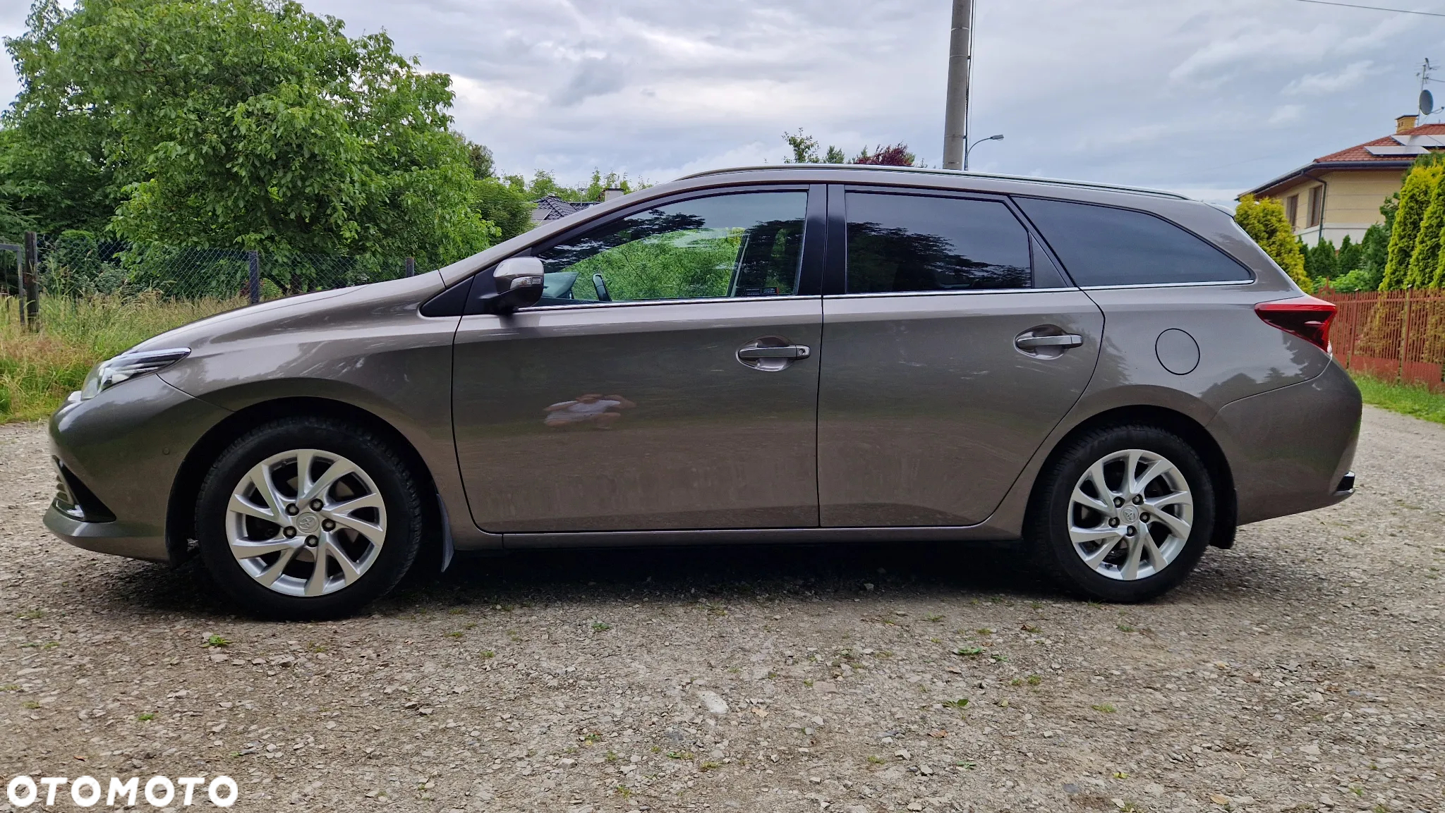 Toyota Auris 1.6 Premium - 2