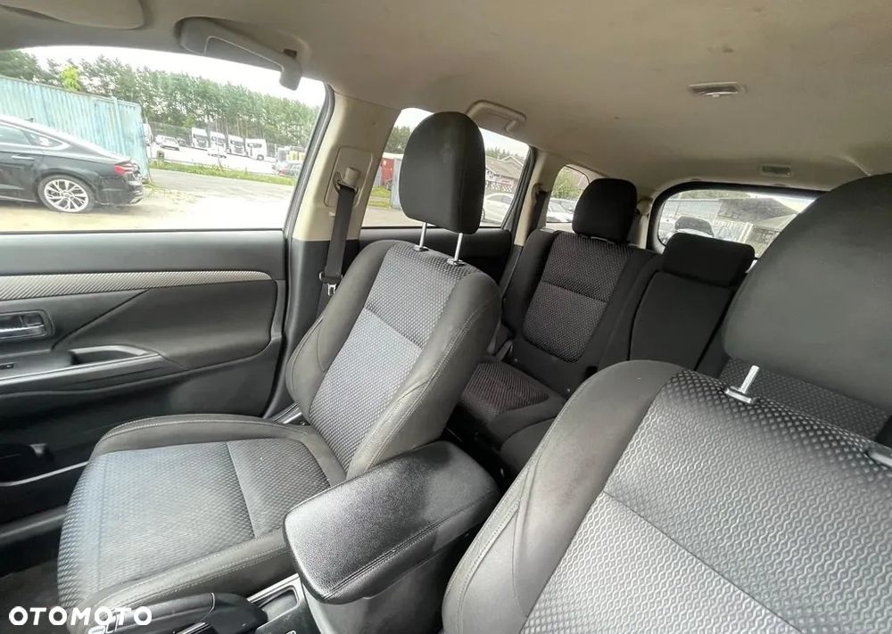Mitsubishi Outlander 2.4 4WD CVT Instyle - 11