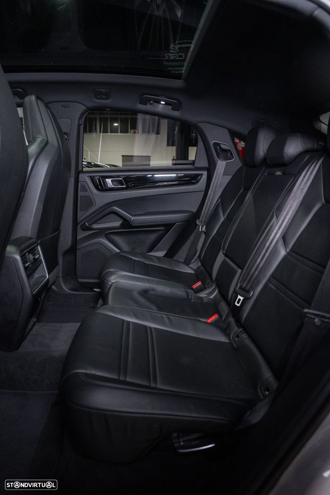 Porsche Cayenne Coupé E-Hybrid - 35