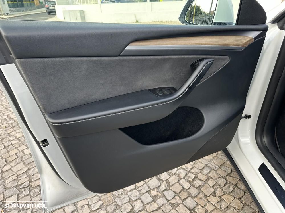 Tesla Model Y - 5