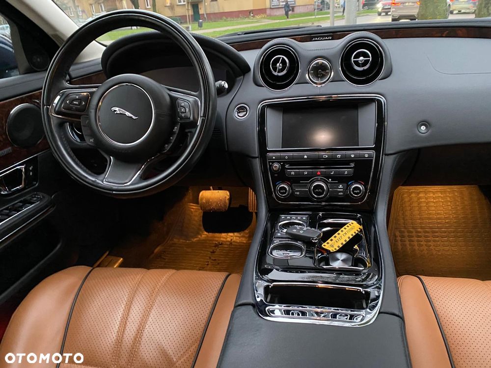 Jaguar XJ 3.0 T Premium Luxury - 6