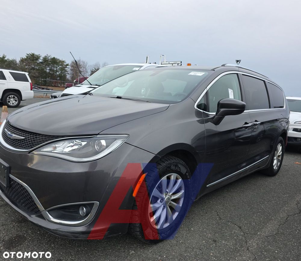 Chrysler Pacifica - 3