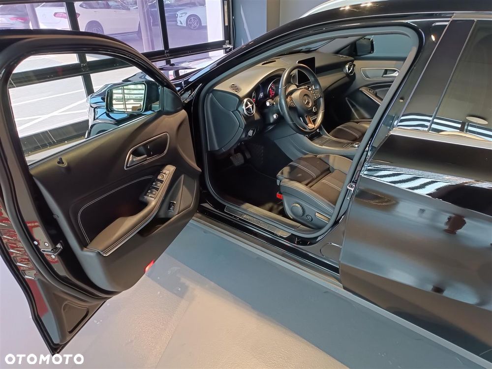 Mercedes-Benz GLA 200 7G-DCT - 5