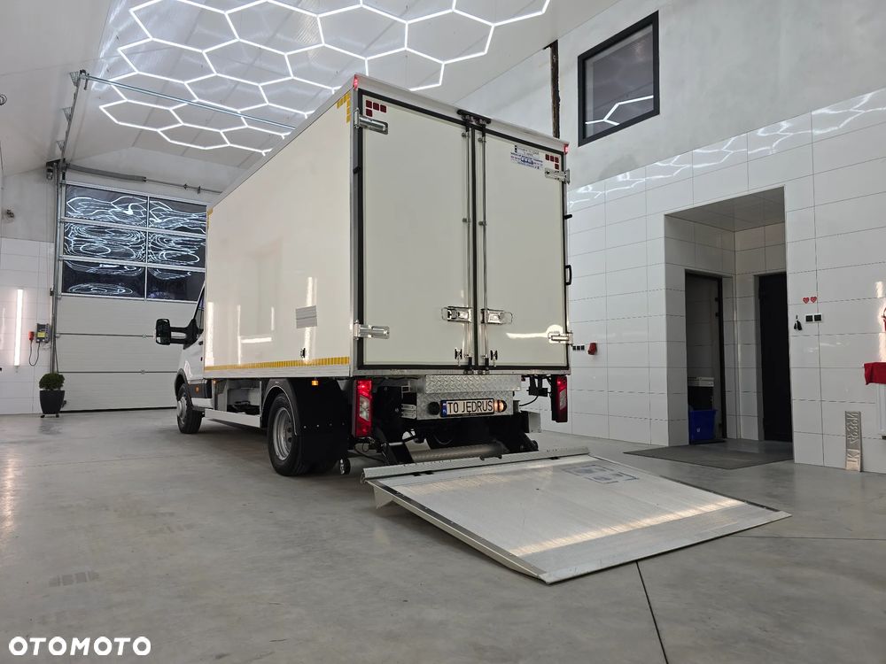 Ford TRANSIT 350-170 IZOTERMA WINDA 750Kg 48 Tyś Km SERWIS ASO FORD DO OSTATNIEGO Km SALON PL STAN JAK NOWY TEMPOMAT KLIMA ELKTRYKA ASYSTEN KIEROWCY WZMOCNIONE TYLNE ZAWIESZENIE RESOR + PODUSZKI PNEŁMATYCZNE - 11