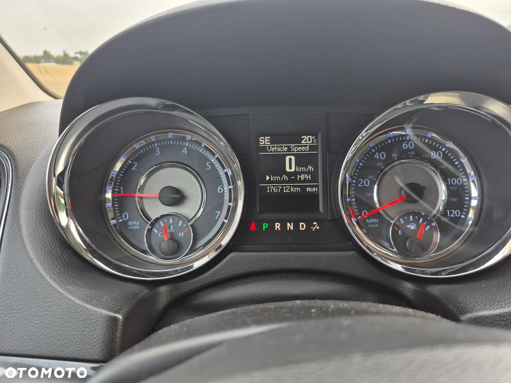 Chrysler Town & Country 3.6 Limited - 13