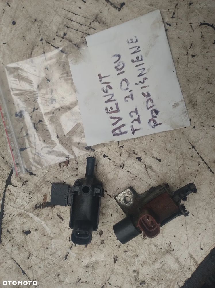 Toyota AVENSIS T22 RAV4 2,0 16V zawór podciśnienia - 1