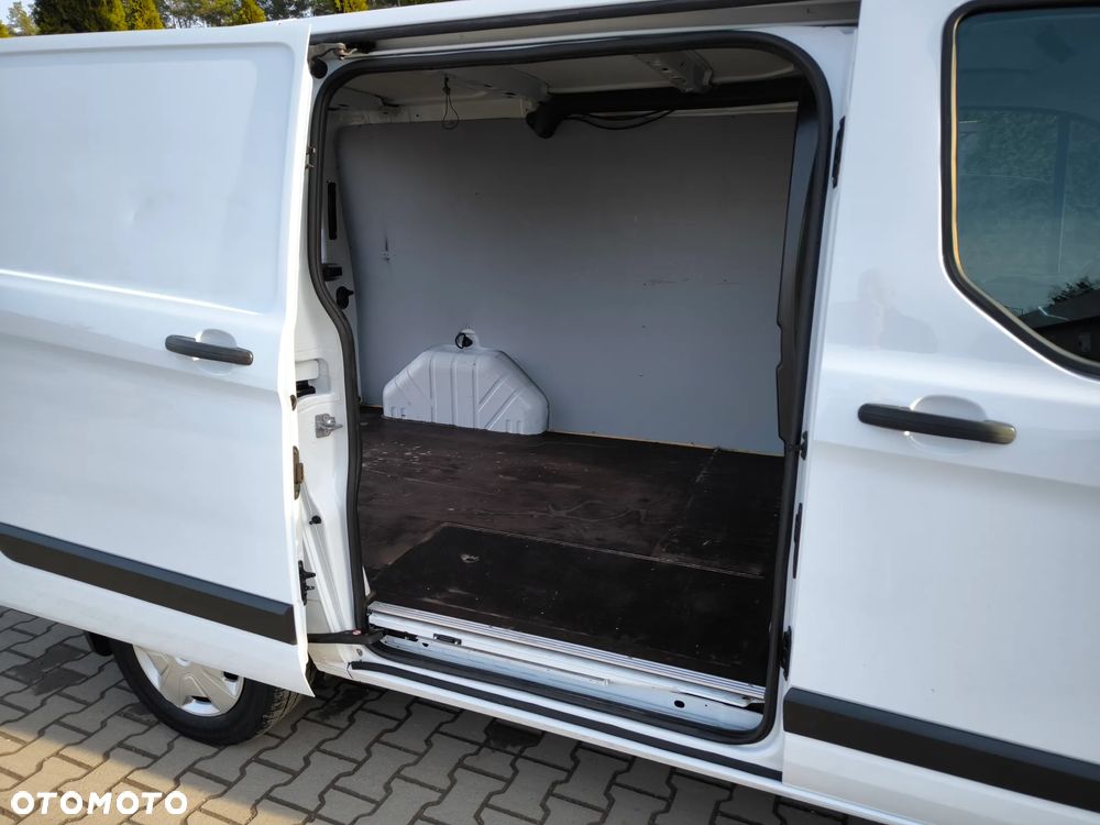 Ford TRANSIT CUSTOM - 26